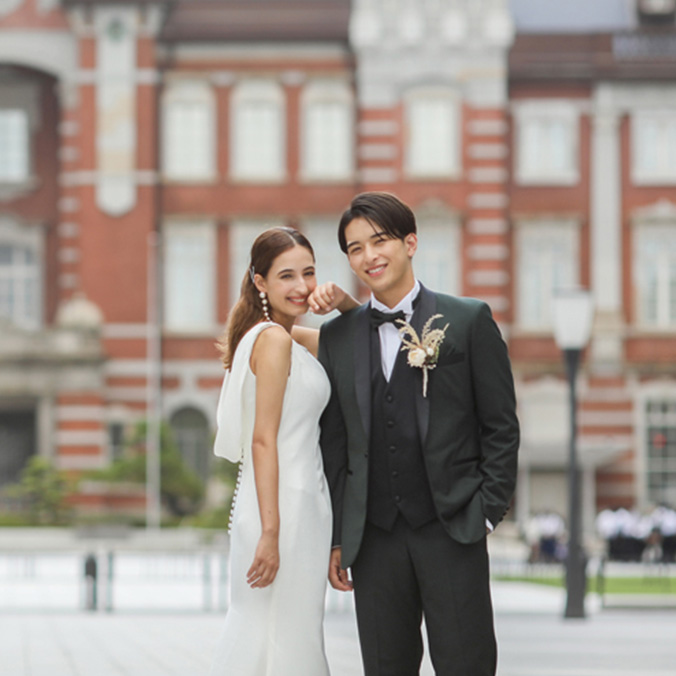和装で前撮りをする新郎新婦